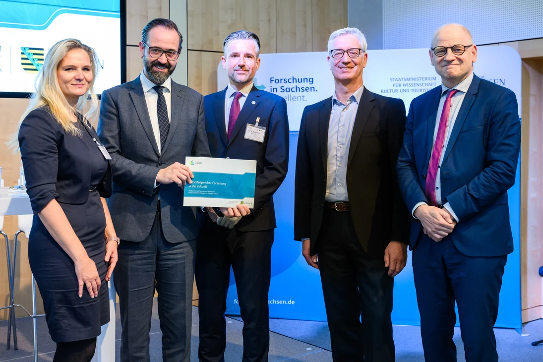 vlnr: Marina Heimann, futureSAX, StM Gemkow, Prof. Dr. Bertolt Meyer, TU Chemnitz, Prof. Dr. Wolfgang Maaß, DFKI/Universität des Saarlandes, Prof. Dr. Thomas Mikolajick, naMLab gGmbH/TU Dresden
