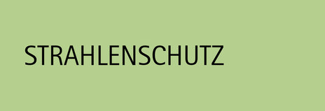 Grüne Kachel mit der Aufschrift "Strahlenschutz"